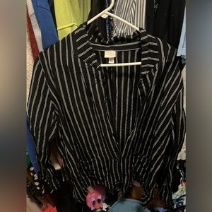 🎂 Striped suit top